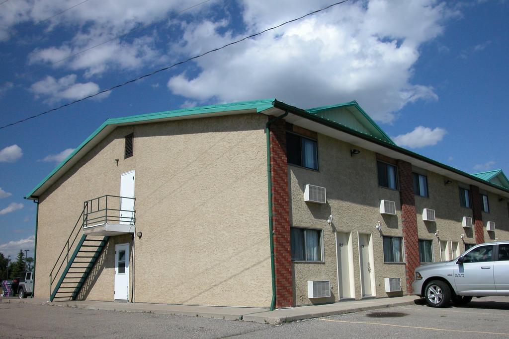 Best Seven Inn Claresholm Exterior photo